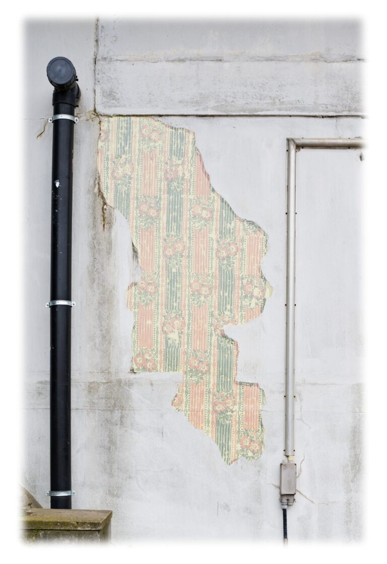 Pieter Chanterie - The Showroom (Wallpaper on Bridge)